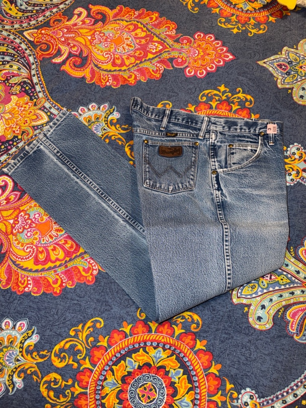 Wrangler Relaxed Men’s Faded Blue Jeans